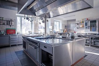 Die JuBi-Großküche mit Kochinsel