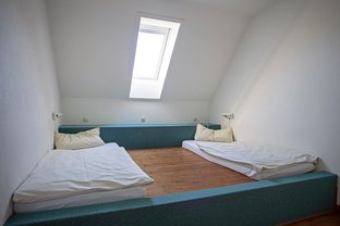 Übernachtungsraum mit zwei Betten