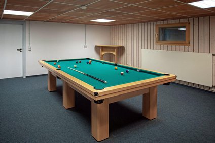 Freizeitraum mit Billiardtisch